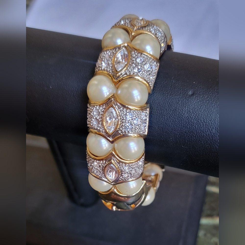 NWOT GOLD FAUX PEARL CRYSTAL 1" TALL CUFF FLEXIBLE BRACELET DESIGNER STYLE